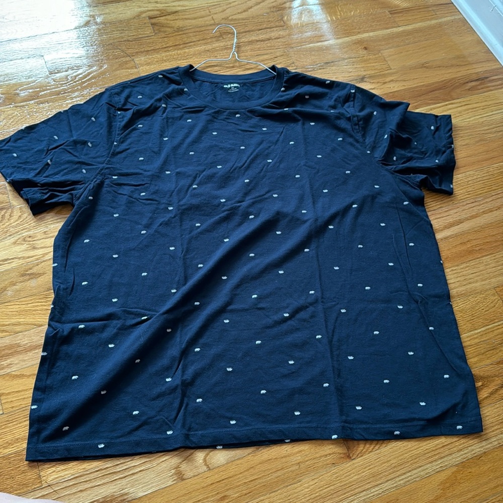 Old Navy men’s XXL navy blue crewneck tee with white bear imprints